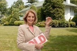 Sold_sign_realtor_holding