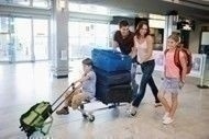 family_travel_airport