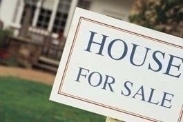 house_for_sale_sign_foreground