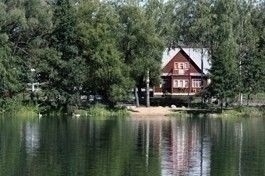 vacation_home_on_lake