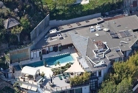 Phillippe_aerial_300x450