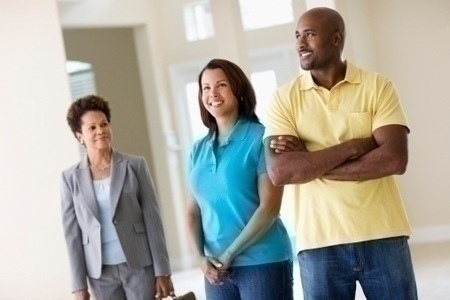 agent_with_homebuyers