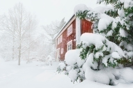 winter_storm_red_house