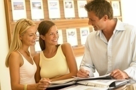 female_couple_buying_home