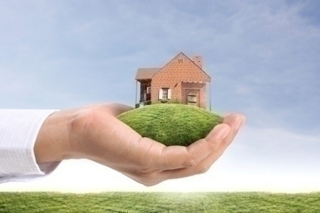 housing_recovery_house_in_hand