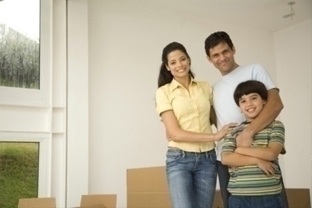 Hispanic_family_new_home