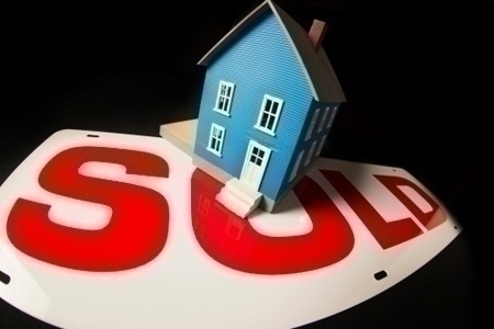 sold_sign_model_home