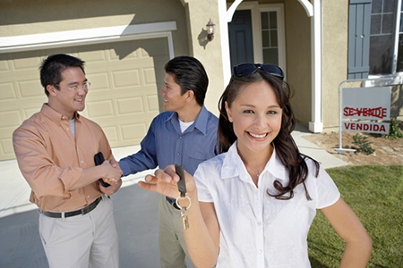 hispanic_woman_buying_home