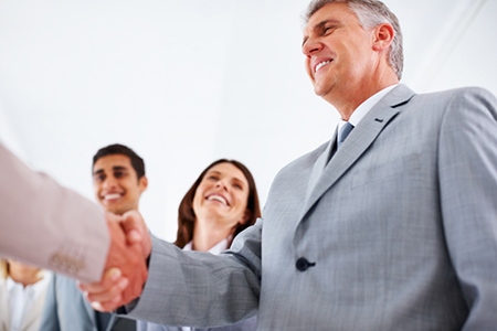 3 Reasons to Host a Holiday Meet-and-Greet with the Neighbors