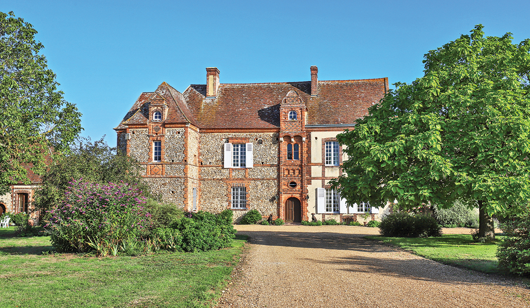 Distinctive Properties and Prestigious Residences Abound in France