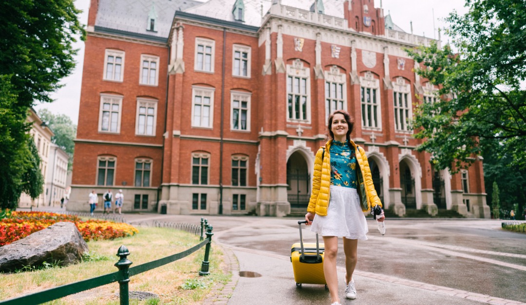 How to Keep College Visit Costs Low