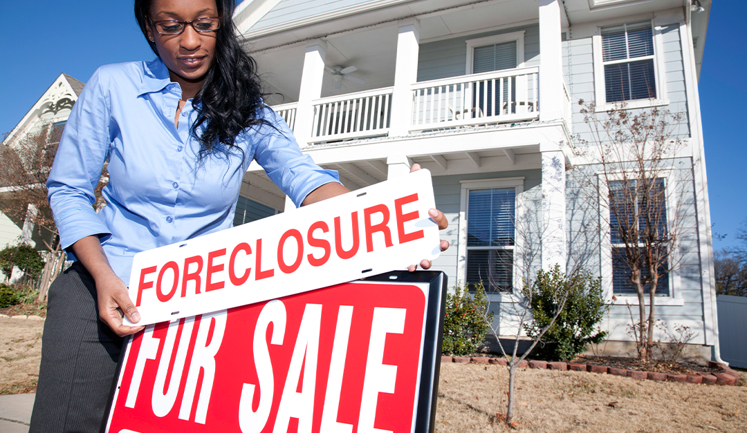 Will You Have to Pay Closing Costs to Buy a Foreclosed Property?