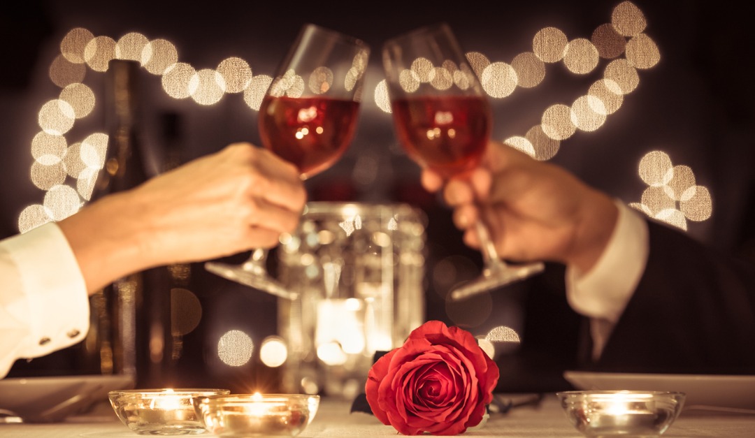 romanticcandlelightdinnerpictureid1074671644 — RISMedia