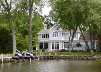 4 Must-Have Features for the Perfect Lake Home