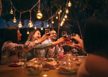 How to Create a Beautiful Outdoor Dining Area