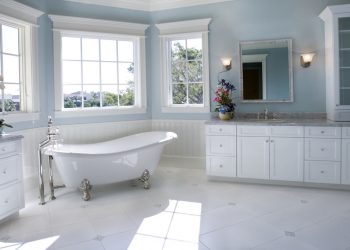 How to Stage a Luxurious Bathroom
