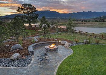 5 Outdoor Features for a Luxurious Backyard Experience