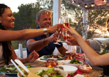 6 Tips to Prepare Your Home for an Outdoor Dinner Party