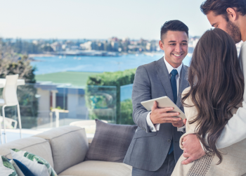 Improvising Effective Selling Conversations for Luxury Listings