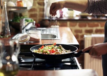 5 Mistakes to Avoid While Cooking