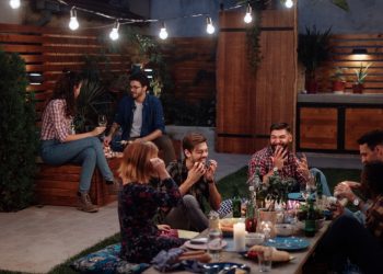 5 Ways to Upgrade Your Outdoor Space in the Fall