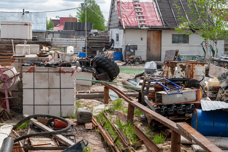 Real Estate Q&A: What Can Neighbors Do About Hoarder’s Unkempt Home?