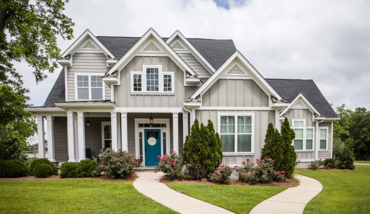 Quick and Inexpensive Ways to Improve Your Home’s Curb Appeal