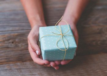 Leave a Lasting Impression: A Guide to Closing Gifts