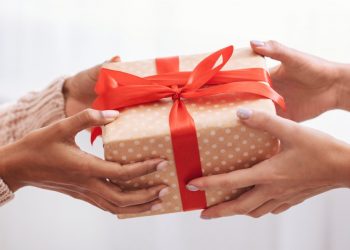 5 Inexpensive Holiday Gift Options for Extended Family