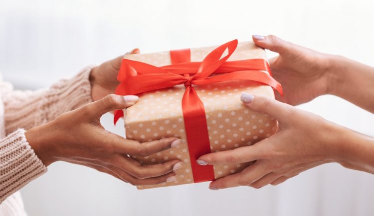 5 Inexpensive Holiday Gift Options for Extended Family