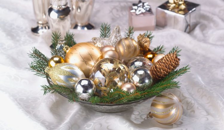 4 Quick and Easy DIY Holiday Centerpieces