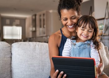 How to Be a Good Role Model for Your Kids When Using Technology