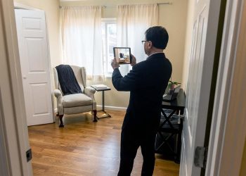 Study: What’s the Most Popular Day for Snapping Real Estate Listing Photos?
