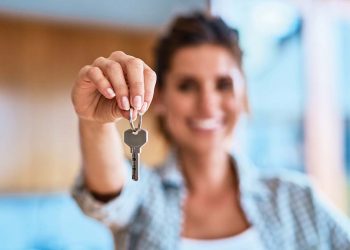 Single-Women Buyers Outpace Men, but Not Without Sacrifices