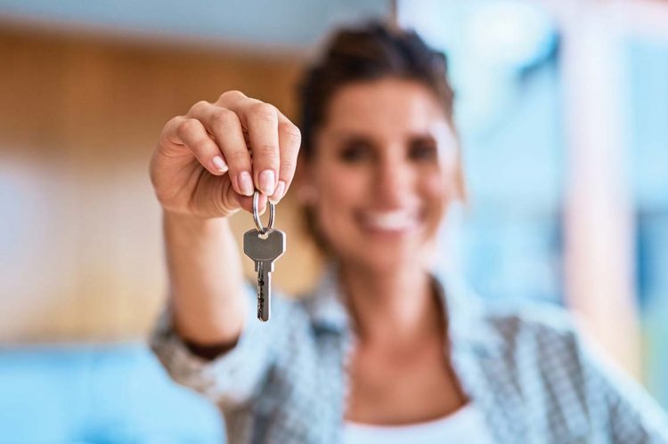 Single-Women Buyers Outpace Men, but Not Without Sacrifices
