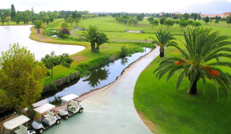 What to Look for When Buying in a Golf Community