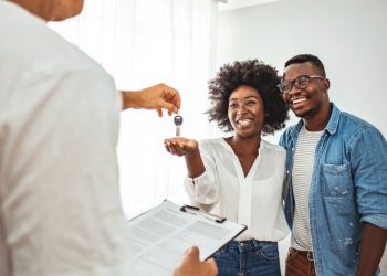 What’s the Difference Between a Real Estate Agent and a Real Estate Broker?