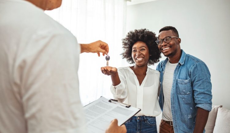 What’s the Difference Between a Real Estate Agent and a Real Estate Broker?