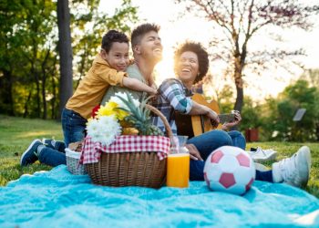 Your Perfect Spring Picnic Essentials