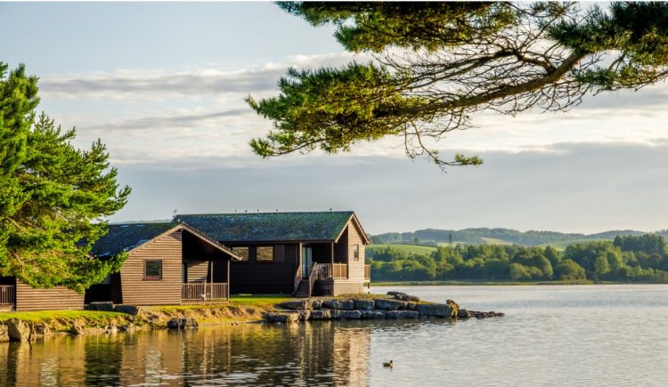 Lake House Decor Dos and Don’ts