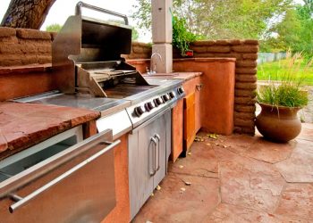 A Checklist for Stocking Your Outdoor Kitchen
