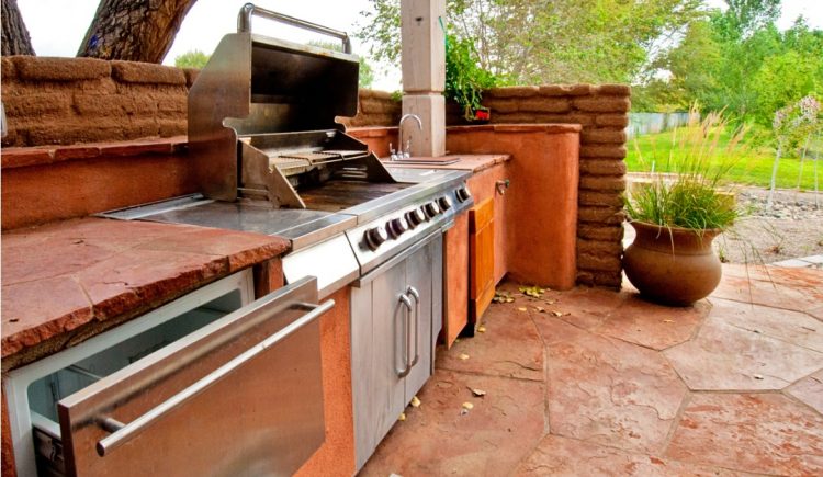 A Checklist for Stocking Your Outdoor Kitchen