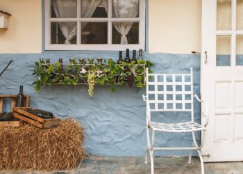 Best Paint Colors for Your Front Porch