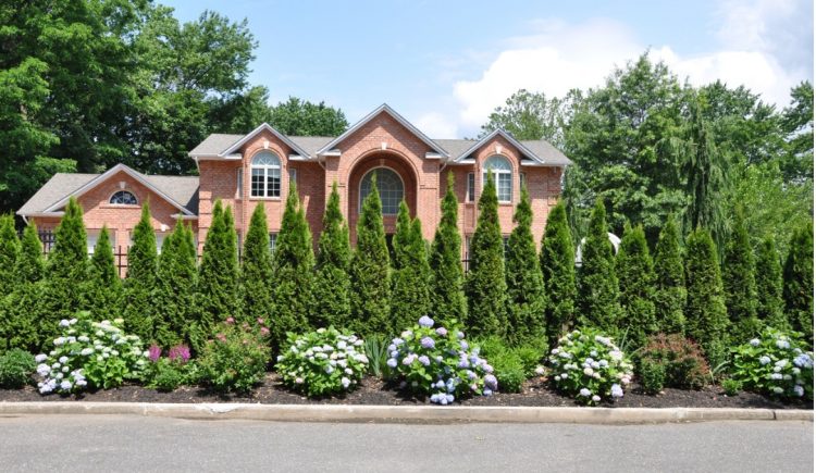 6 Ways to Boost Your Luxury Home Curb Appeal