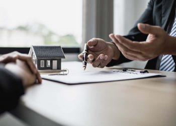 Benefits of a Kick-Out Clause in Real Estate