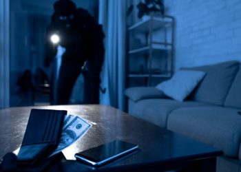 Common Things Homeowners Do That Attract Burglars