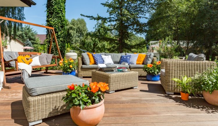 Summer Outdoor Decor Themes