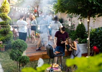 7 Tips for Creating the Ideal Backyard BBQ
