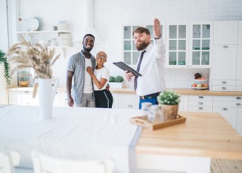 Home Showings Drop Again in June, But Remain Above Pre-Pandemic Levels