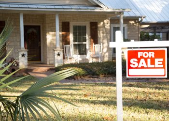 Home Sales Dip Only Slightly, but Mortgage Rates Cast Long Shadow